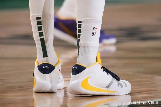 中国首场FIS室内滑雪赛事在深圳·前海冰雪世界启幕